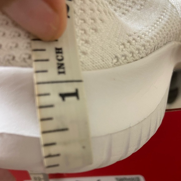 Dr Scholl’S tennis color white size 7 , comfortable and feel lighter - Picture 6 of 7